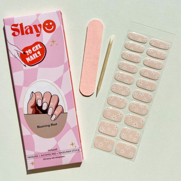 Blooming Blast Blooming Blast, zachtroze gelnagels met bloemen patroon. thuis manicure