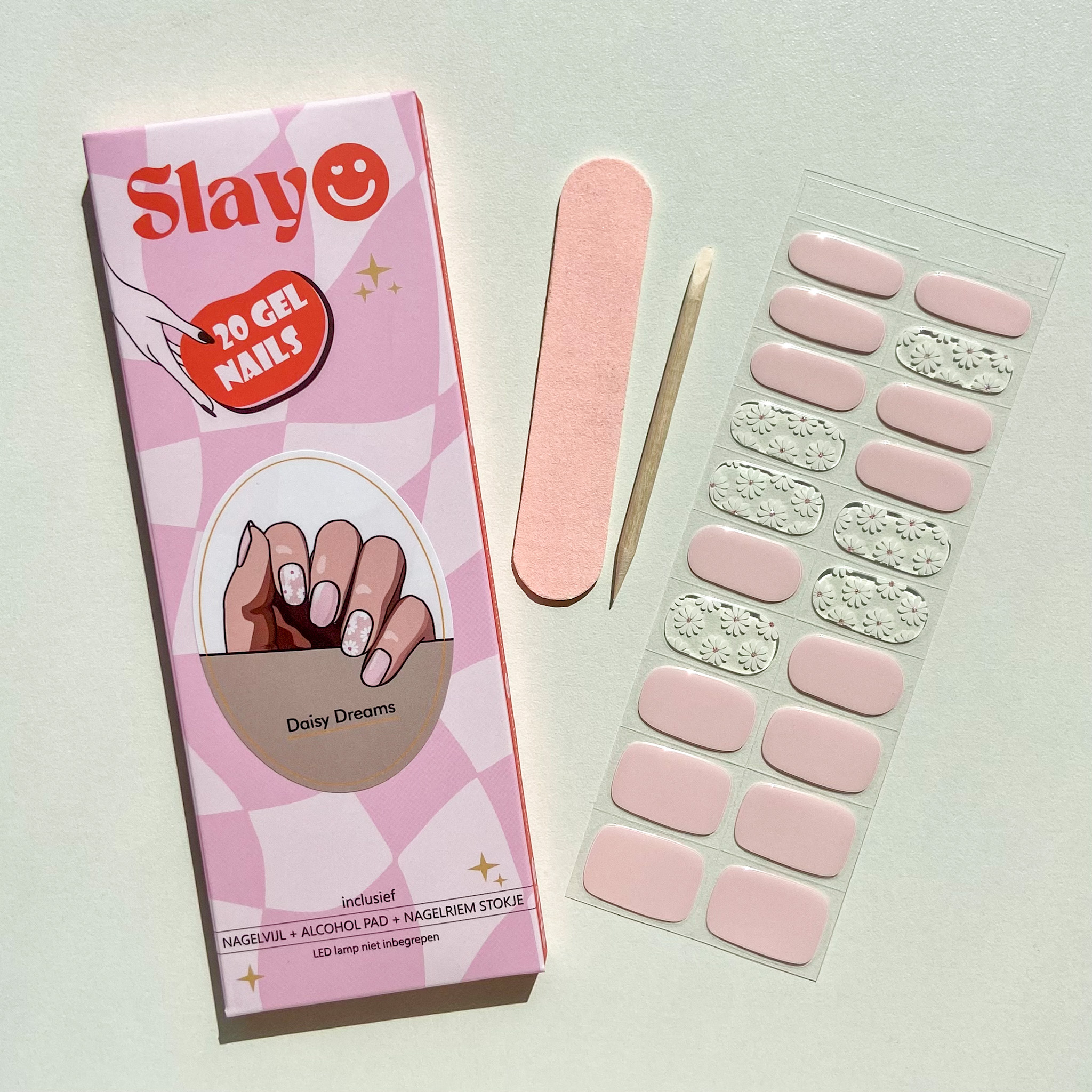 Daisy Dreams, zachtroze vrouwelijke nagels met een bloemen design. gel nail stickers