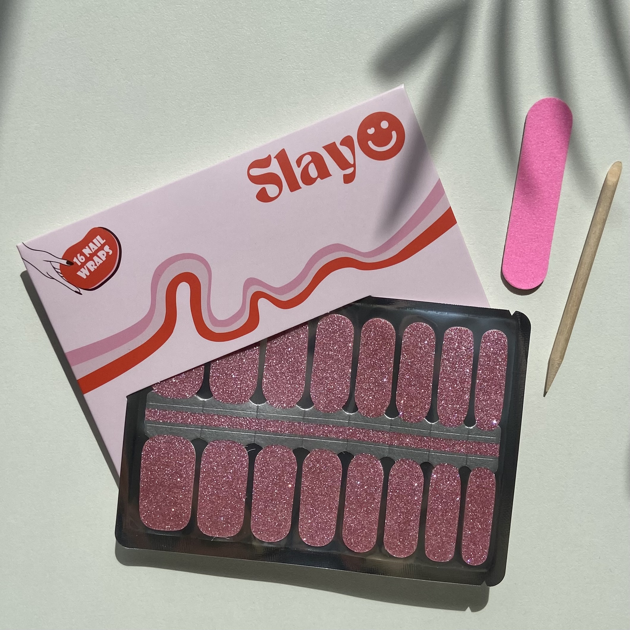 Pinkalicious Pop, barbie nagel inspiratie, roze nagel stickers met glitters