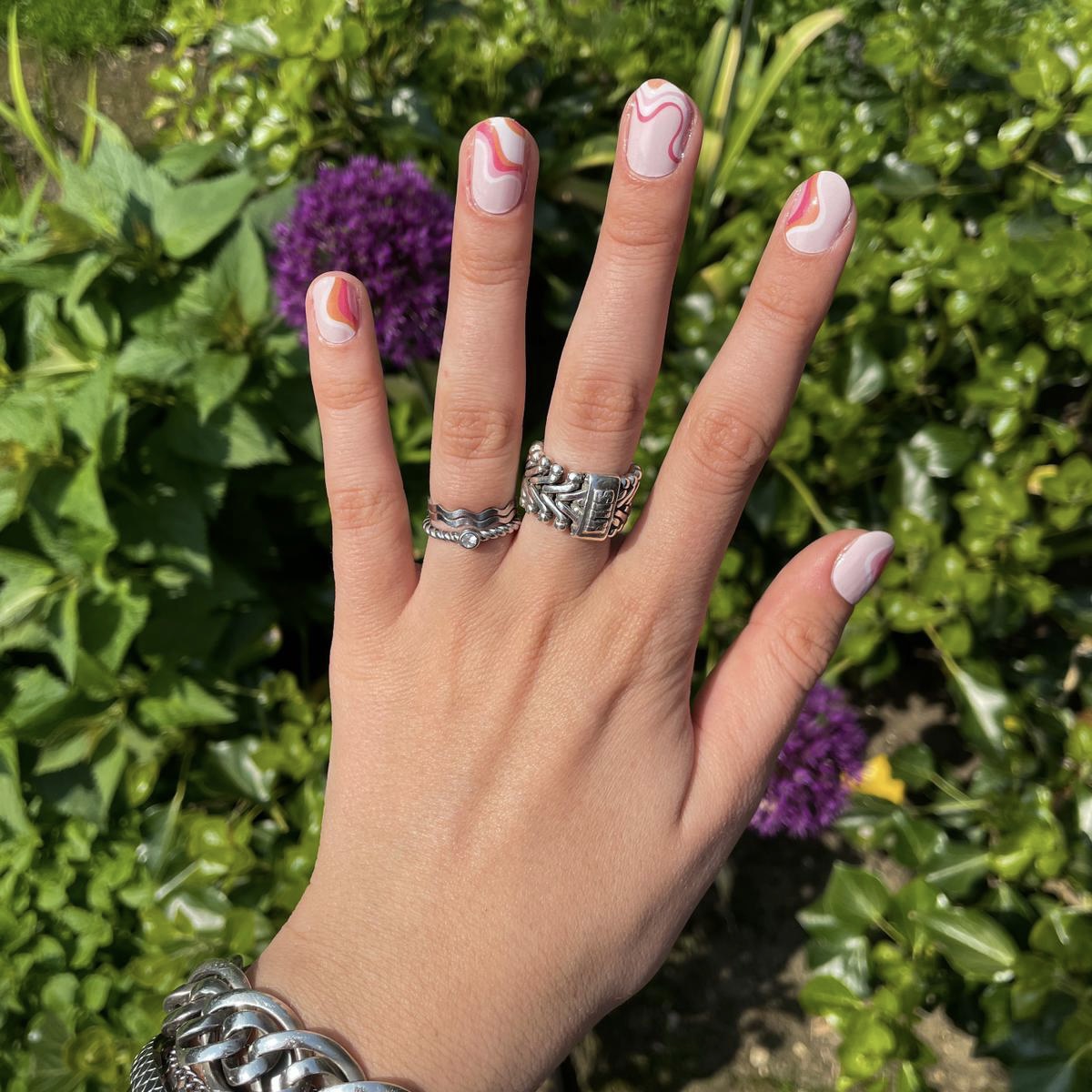 Bubblegum Bliss nagel stickers Bubblegum Bliss, trendy roze swirl nagelstickers.