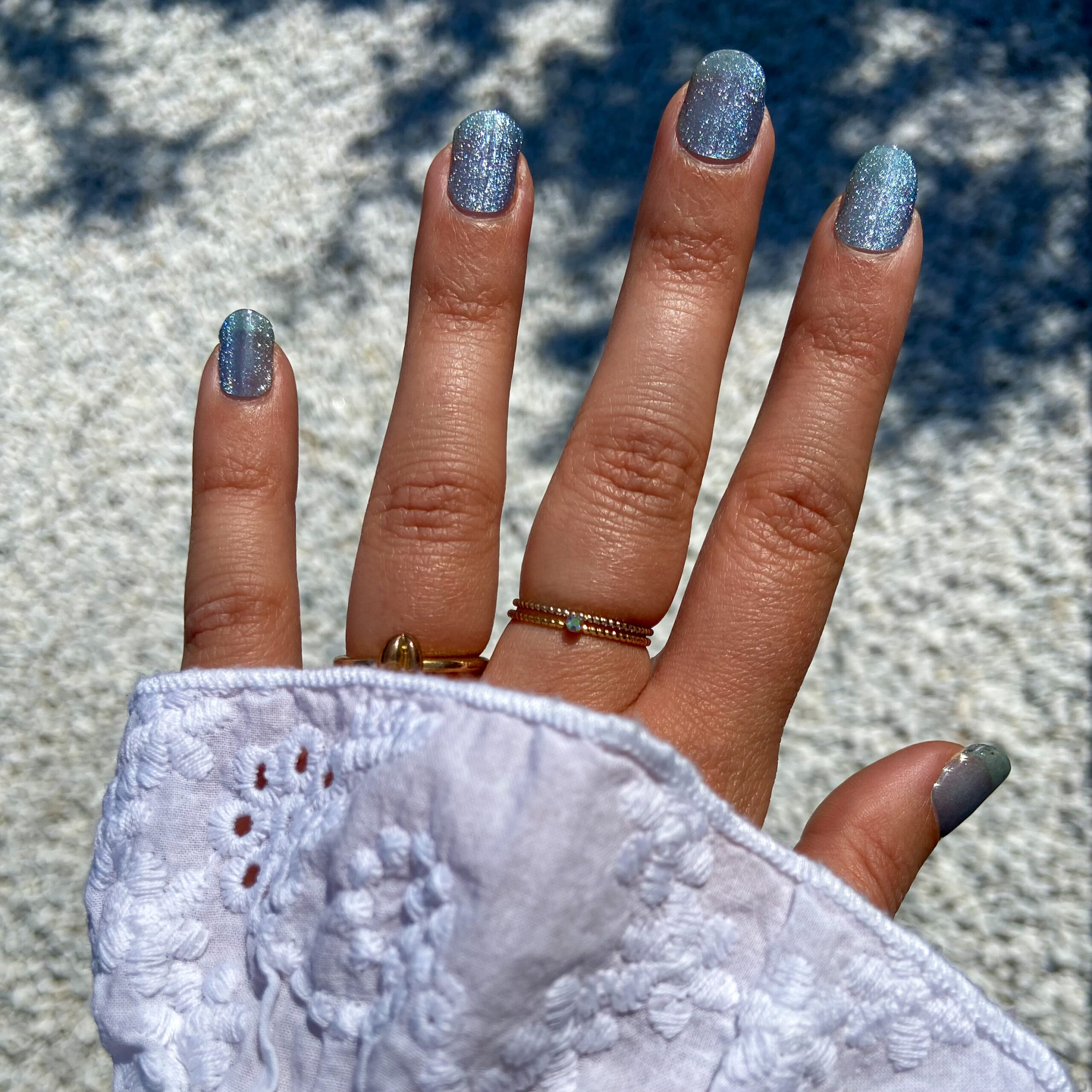 Icy illusion, de perfecte zomernagels in een mooie blauwe kleur met glitters