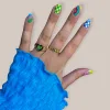 Freaky Friday retro festival nagels, manicure voor een feestje makkelijk en snel thuis aanbrengen.