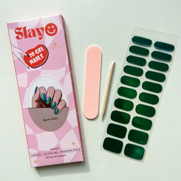 Beetle Babe Beetle Babe, chrome gel nagel stickers in een blauw groene kleur