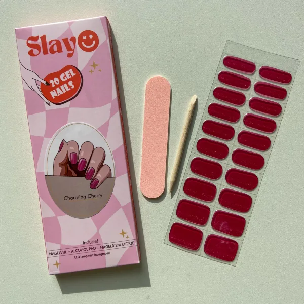 Charming Cherry Charming Cherry, rode gel nagel stickers met een subtiel glittertje erin