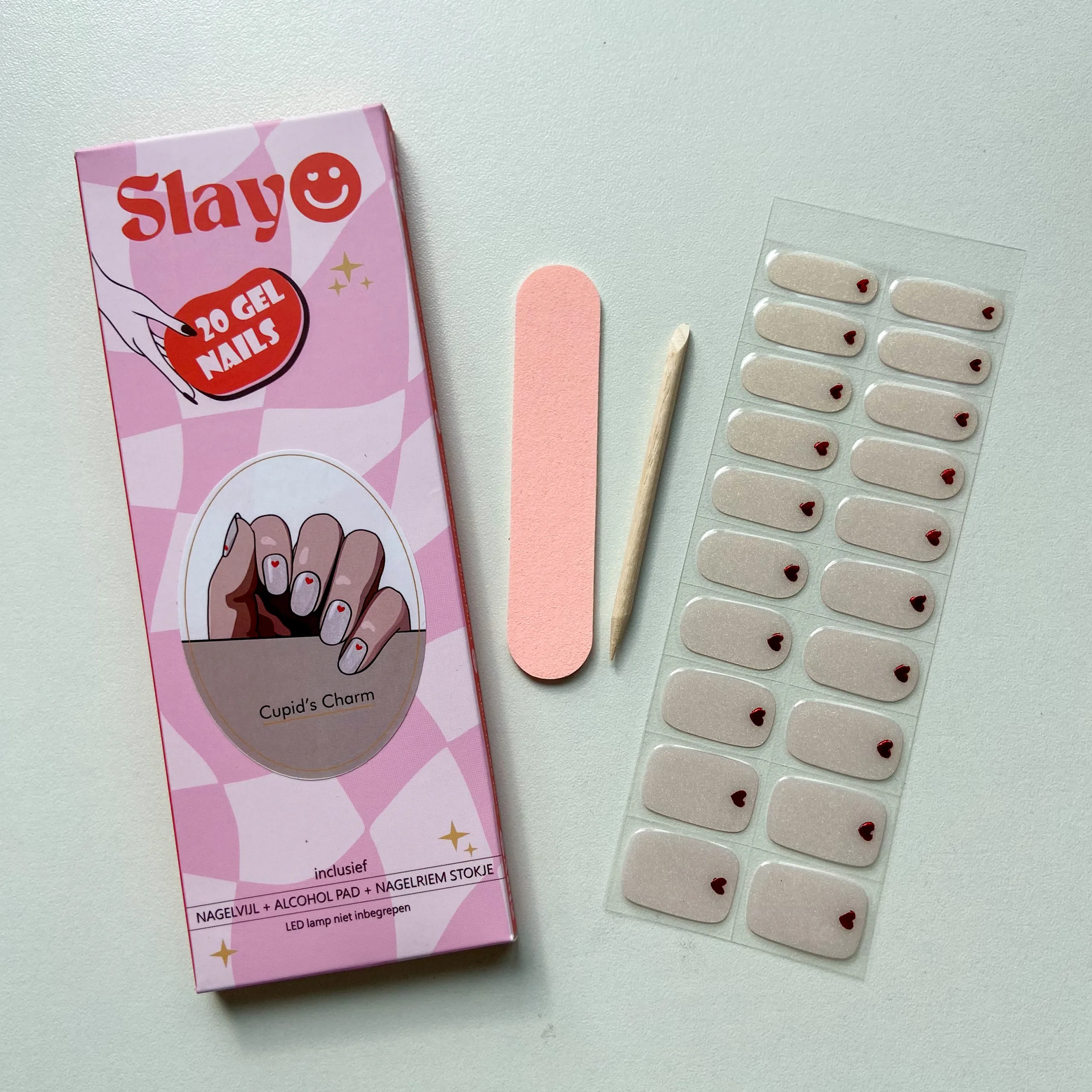 Cupid's Charm, gel nagel stickers met rode hartjes