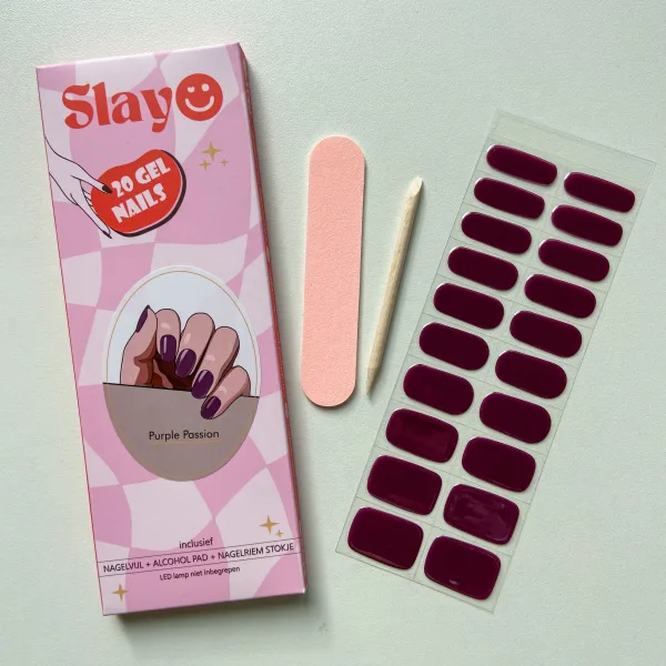 Purple Passion. Purple Passion NG200065, donkerpaarse gel nagel stickers