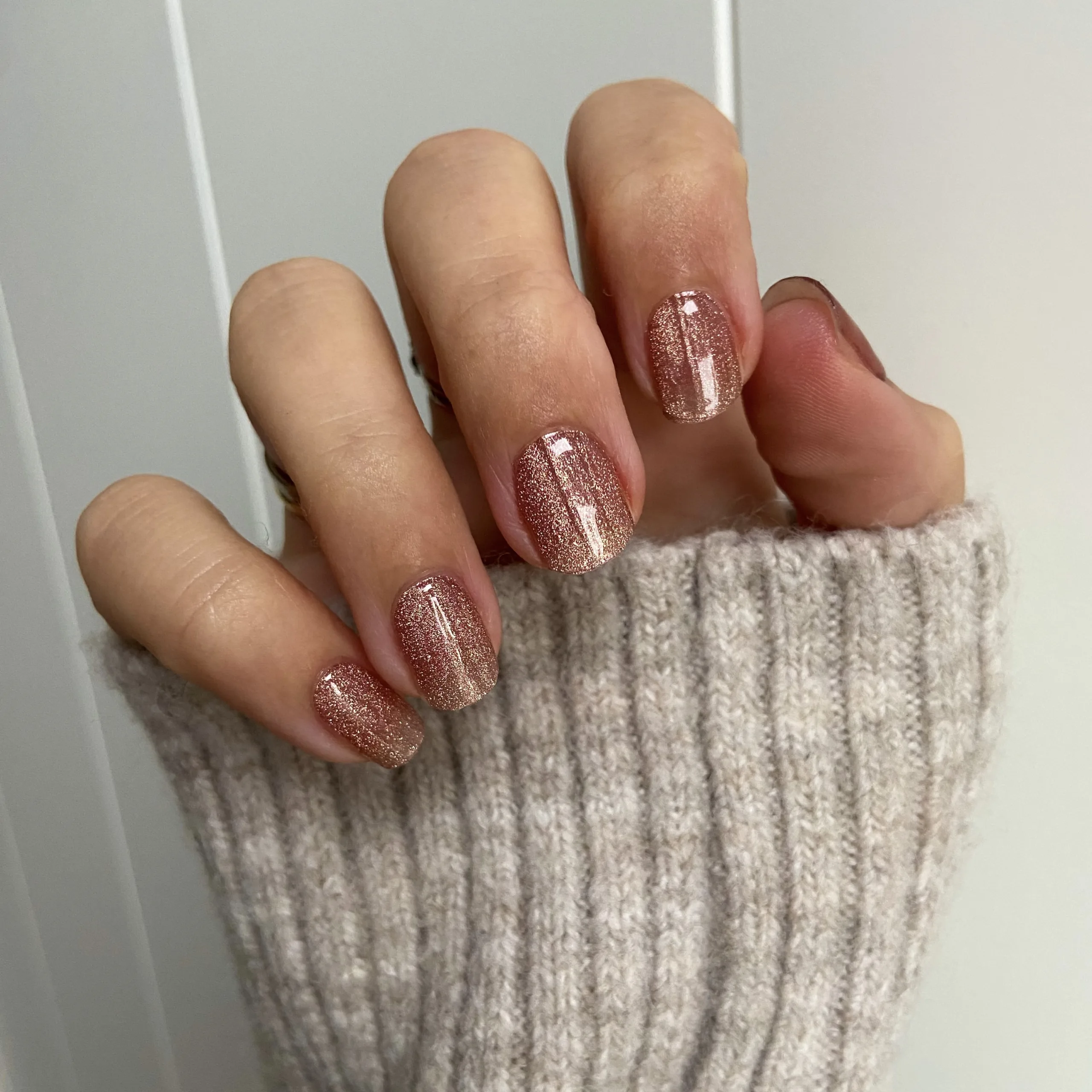 Sparkling Stardust Sparkling Stardust, gel nagel stickers in een champagne kleur met glitters