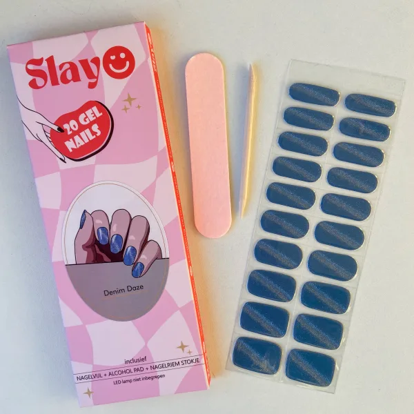 Denim Daze NG200170 Denim Daze, denim blauwe gel nail wrap met cat eye effect