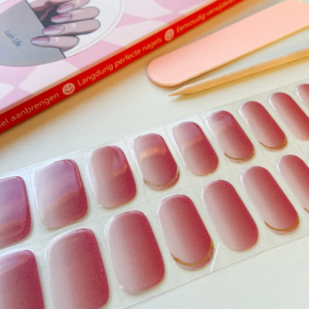 Lush Life, roze ombre gel nail wrap stickers met een subtiel goud randje