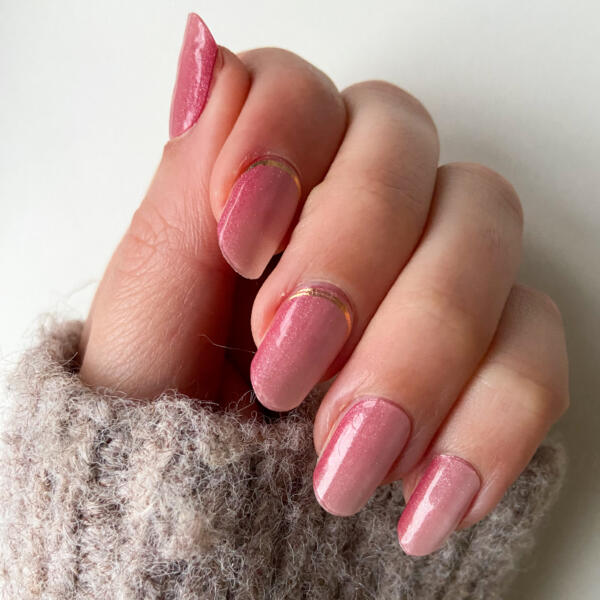 Lush Life Roze Gel Nail Wraps met een mooi gouden randje en een subtiel glittertje erin.