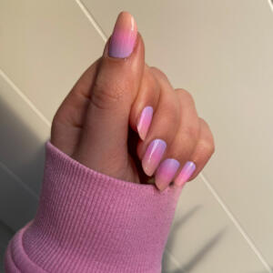 Ombre nail wraps met paarse, roze en oranje kleuroverloop