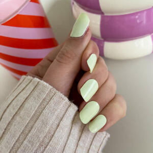 pistachio polished, mintgroene pistache kleur gellak stickers. prachtige pastel gel nagelstickers