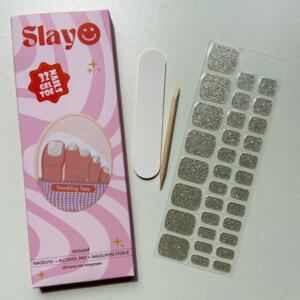 Twinkling Toes, glitter gellak stickers pedicure pedicure gellak nagelstickers in een mooi zilveren glitter design.
