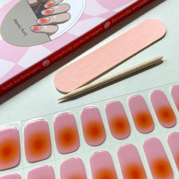 Atomic Aura - ombre gel nagel stickers Ombre gel nagel stickers in een roze met oranje kleur.