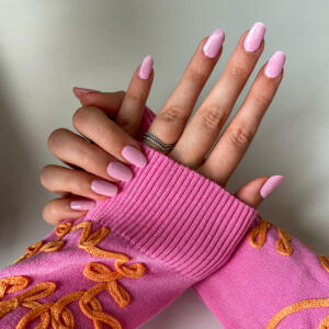 roze gel nail wraps met een glitter design