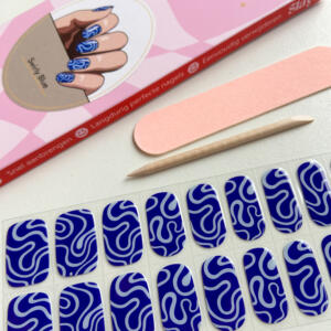 Gel nagelstickers in een blauwe kleur met swirls