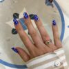 Gellak Stickers Swirly Blue blauwe gel nagelstickers met een blauw swirl nail art design erin.