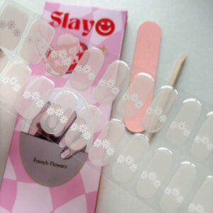 French manicure met bloemen