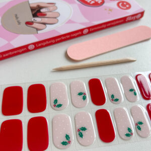 kerst gel nagels, rood en roze met stipjes en een kersthuls nailart