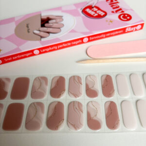 prachtige gel nagelstickers met een swirl en glitters. beige en bruin