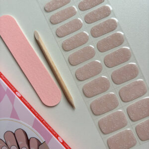 zachtroze gel nagelstickers met bloemen design